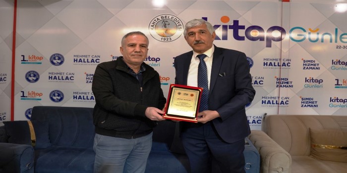 Başkan Hallaç’tan basın mensuplarına teşekkür plaketi